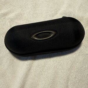 Oakley zippered eyeglass case